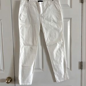 Bandolino white jeans size 6 petite.